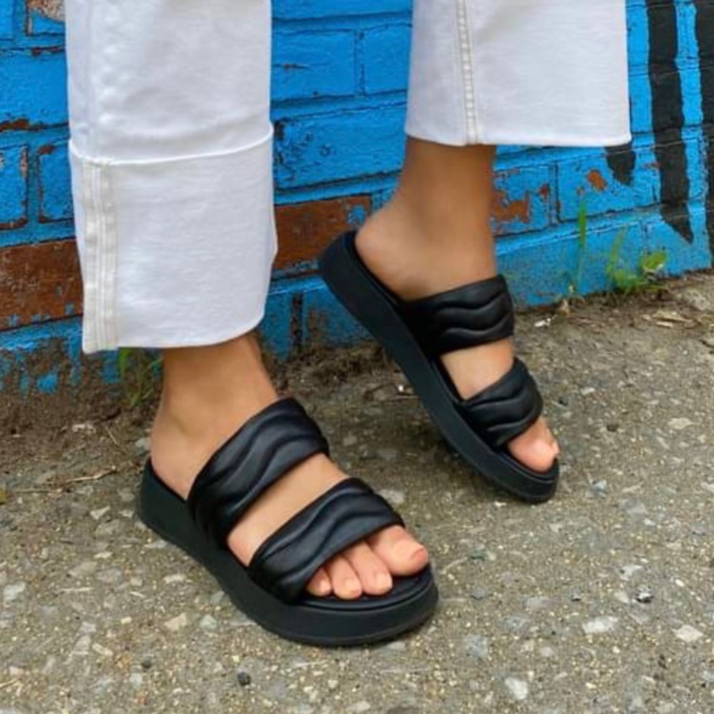 Vince Camuto Sondrie Puffy Strap Sandal